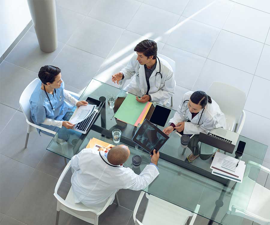 doctors at table meeting